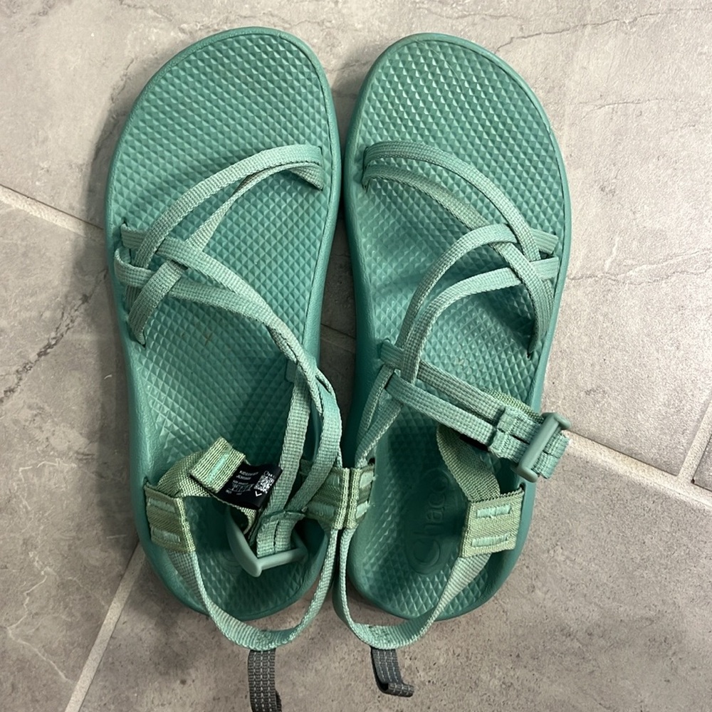 Chaco sandals size 6 youth hardly worn